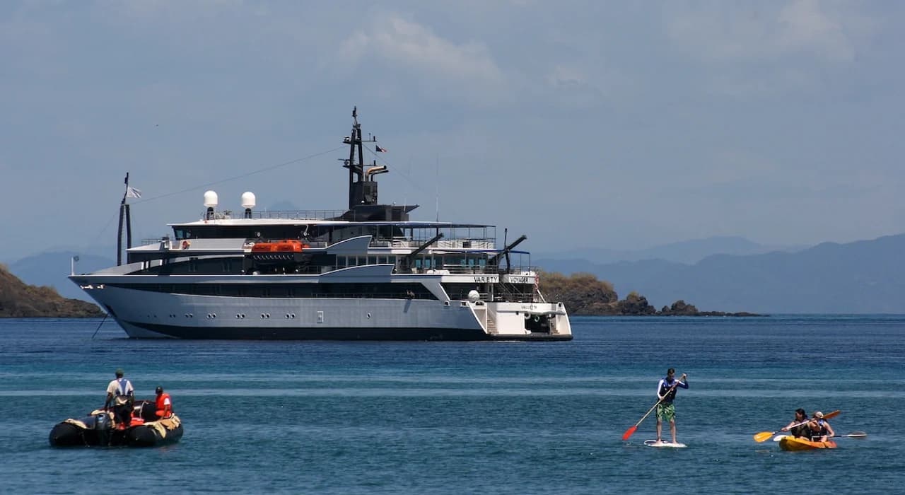 Yacht VARIETY VOYAGER 68m by Custom