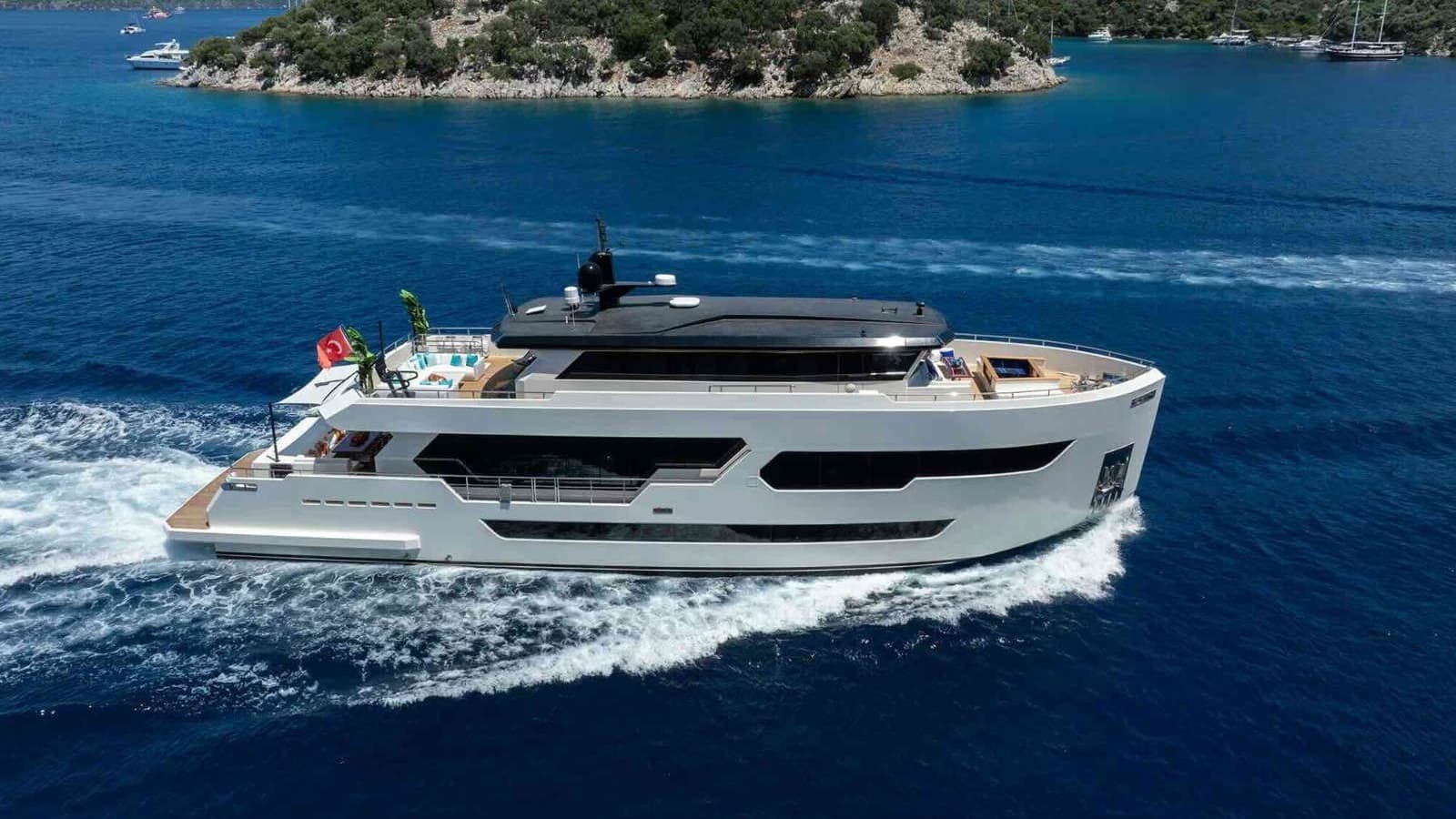 Motor yacht LADY LUNA 32.1m