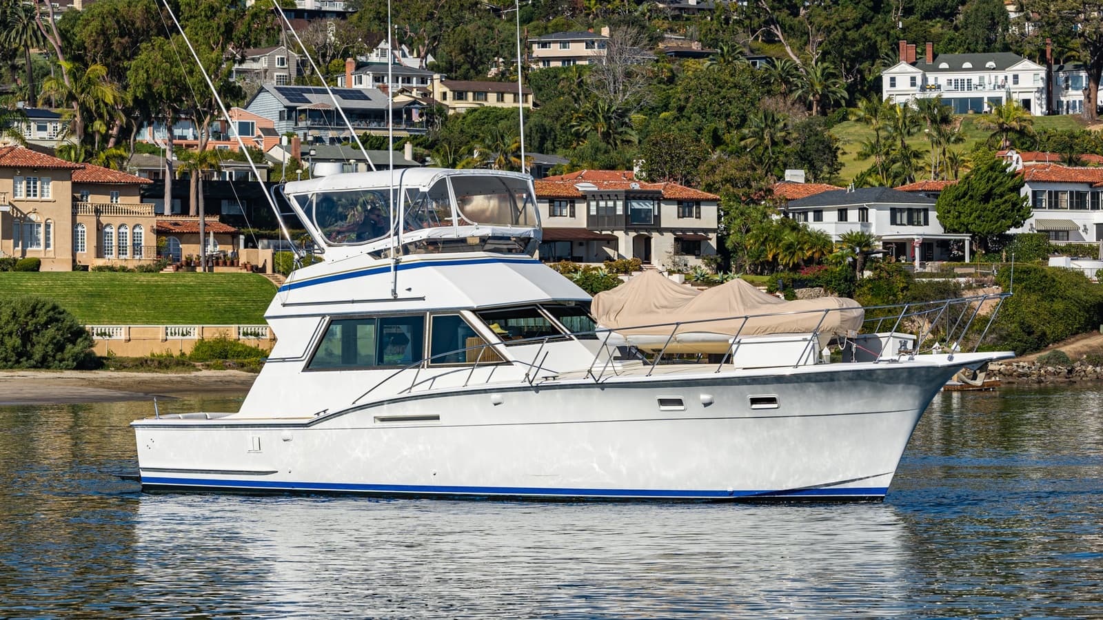 Yacht HATTS OFF! available for sale
