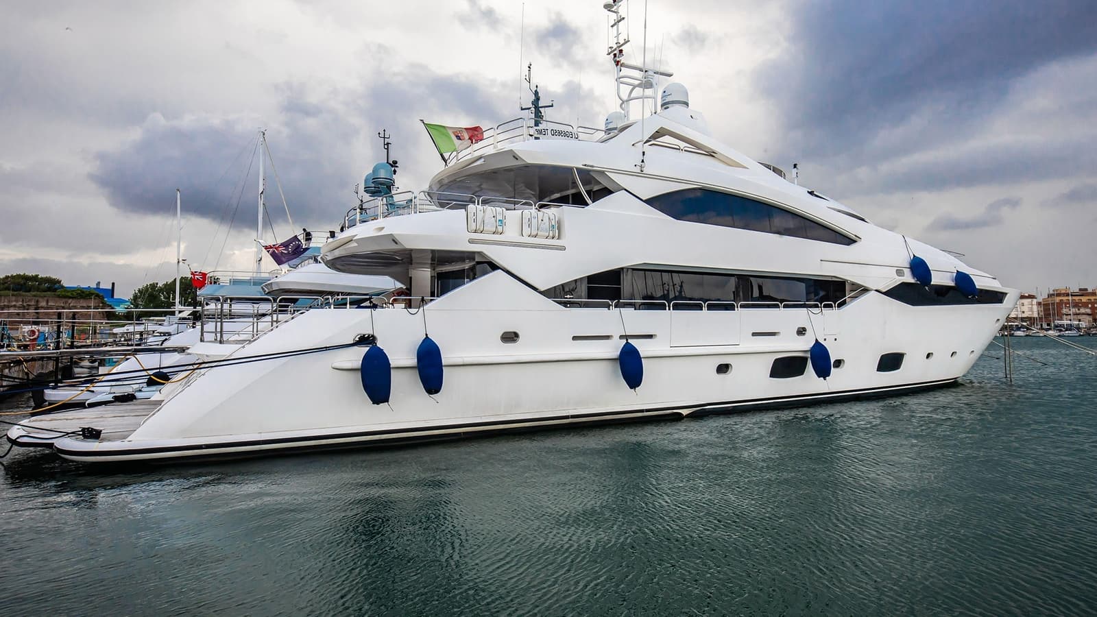 Yacht DESEO 40.05m by Sunseeker