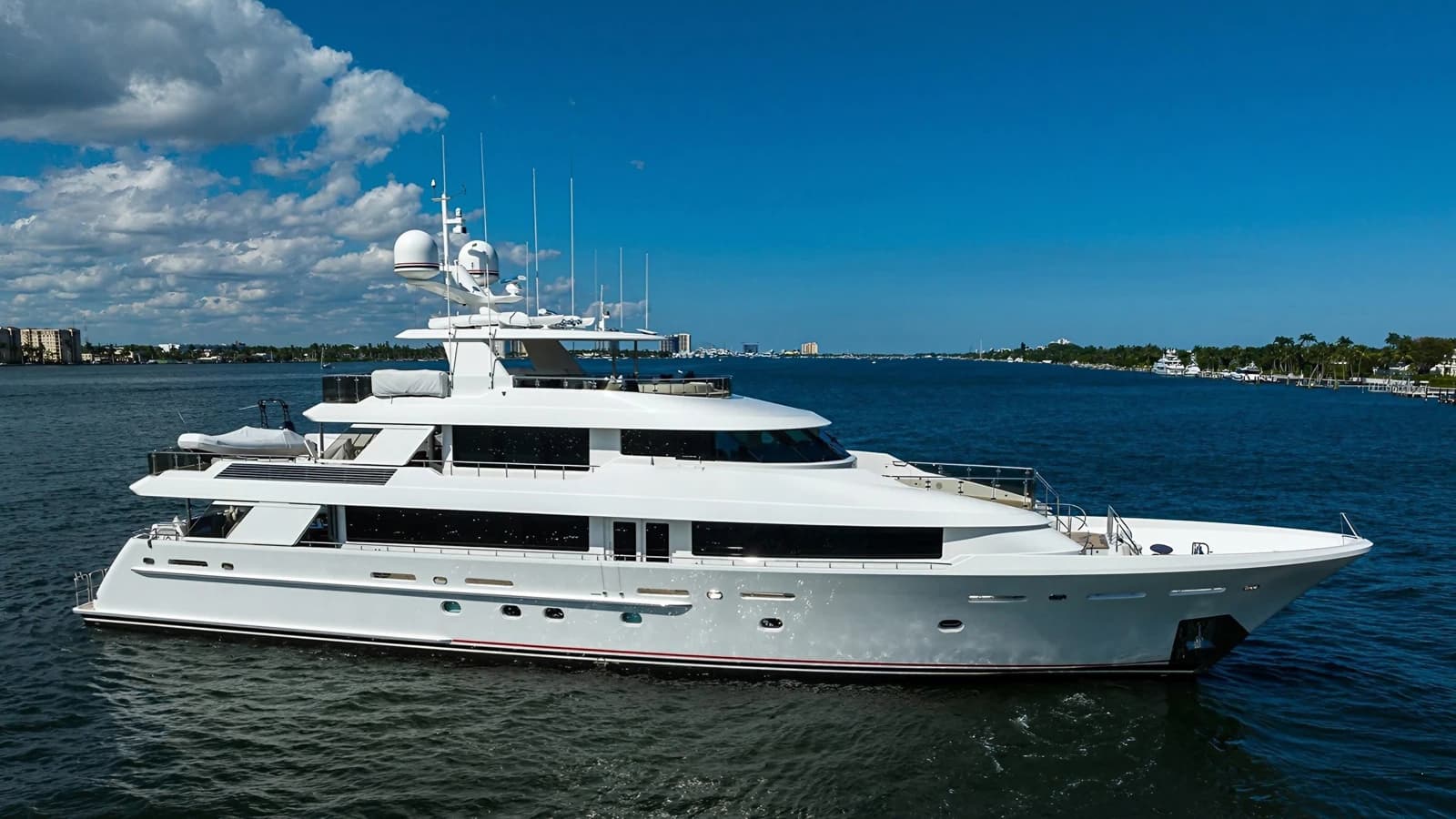 Motor yacht BELLA VITA 39.62m