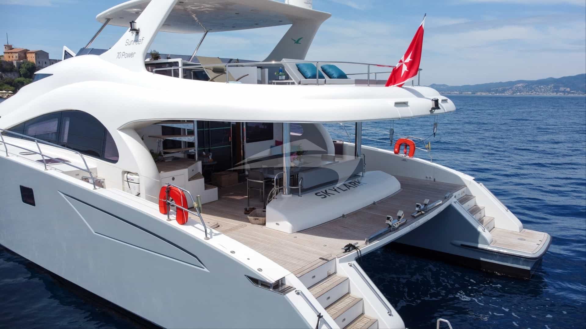 Motor yacht SKYLARK 21.34m