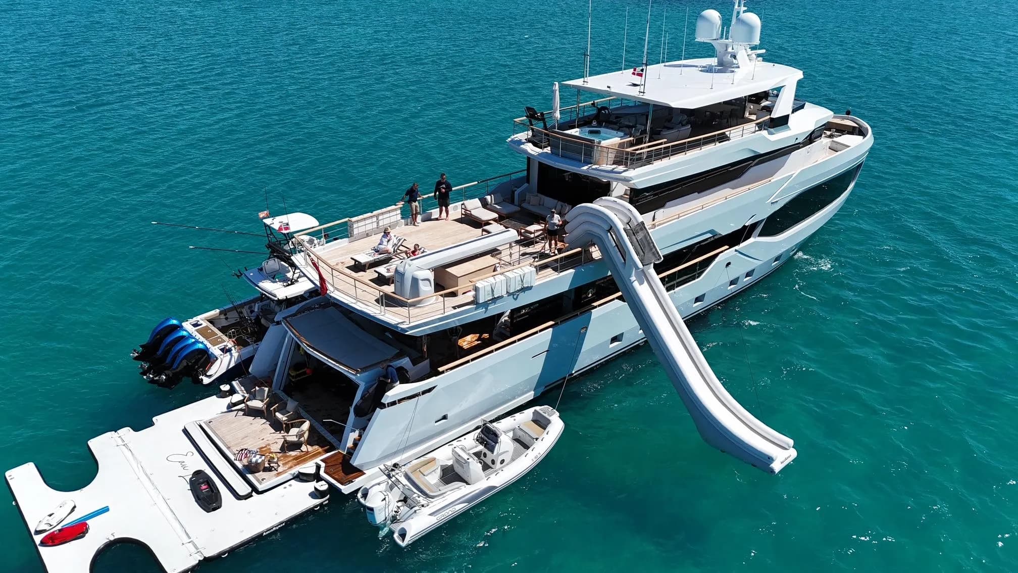 Motor yacht EAU LA LA 36.9m by Numarine