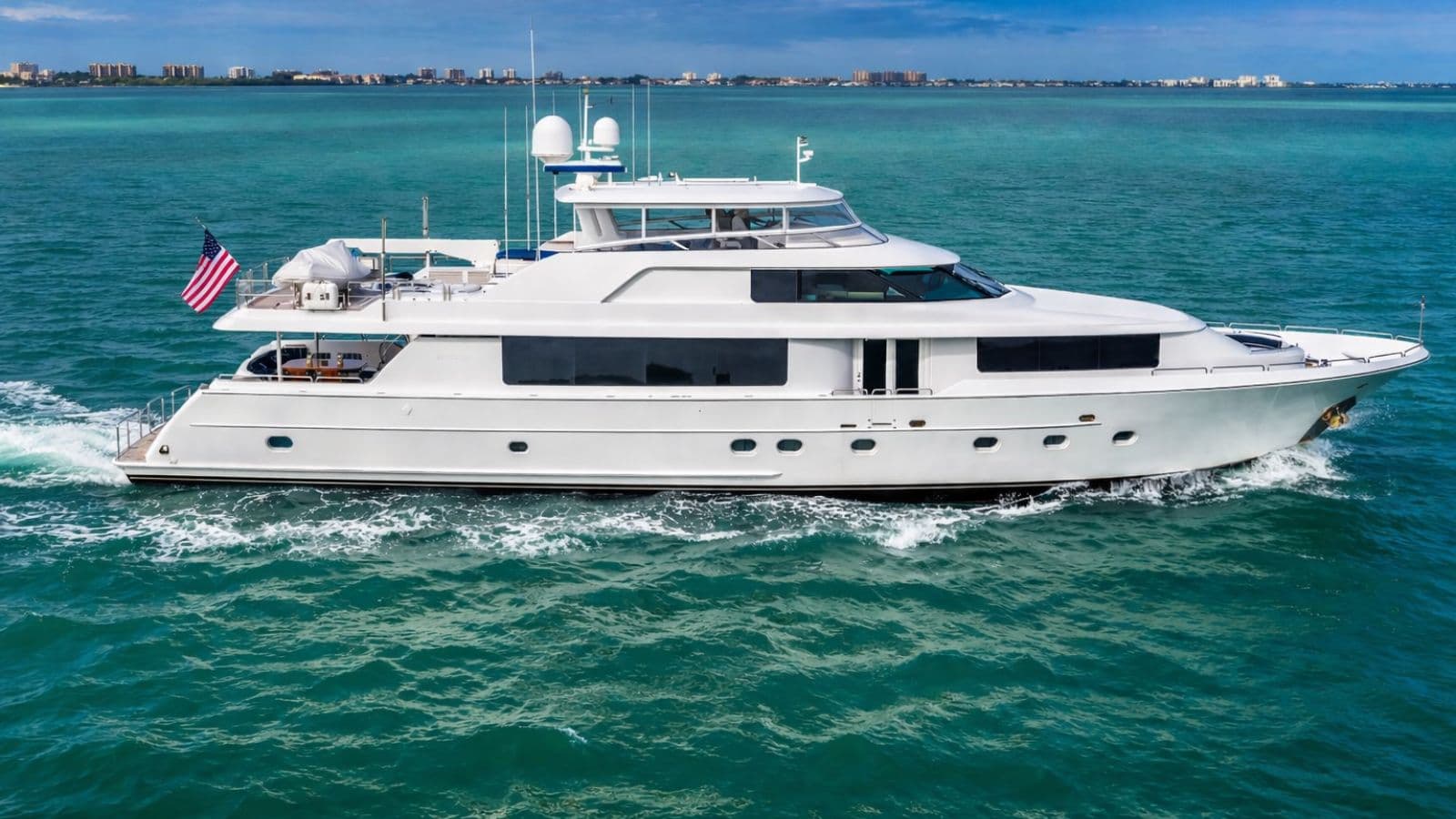 Motor yacht LEGACY 34.14m