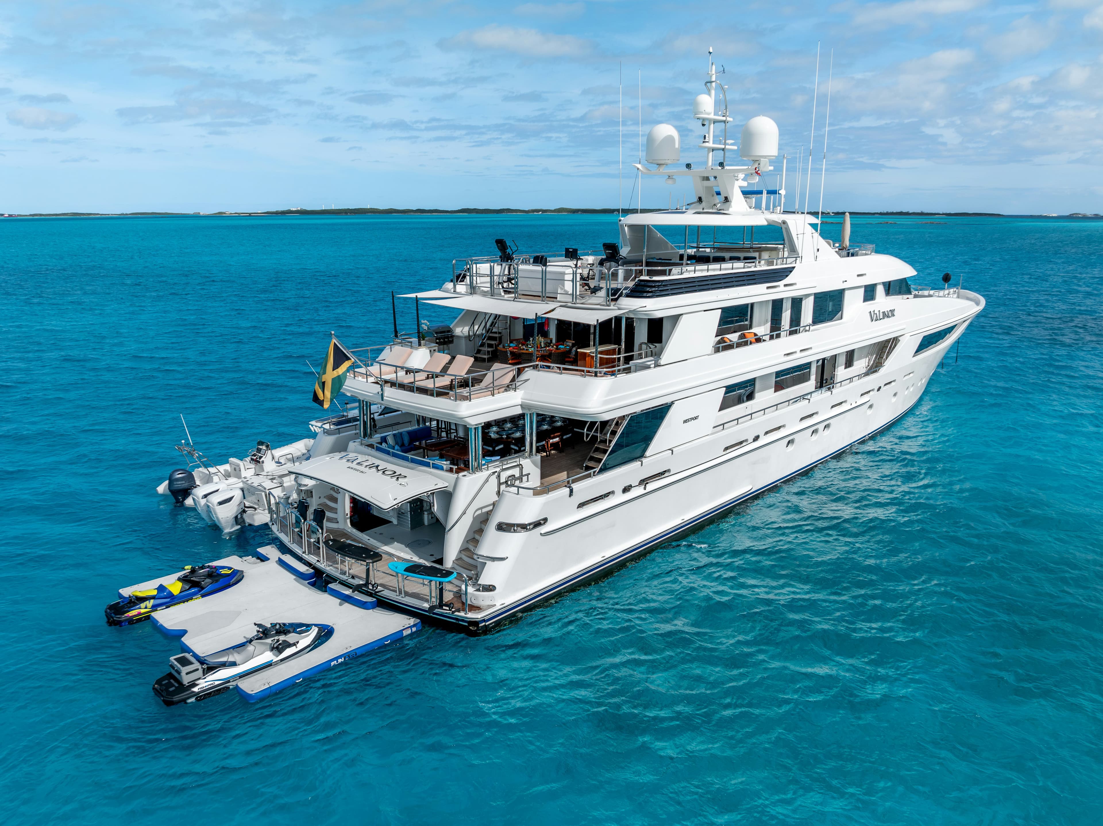 Sailing yacht Valinor 17m by Lagoon