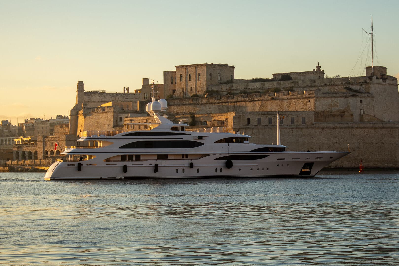 Motor yacht DILARA 59.3m
