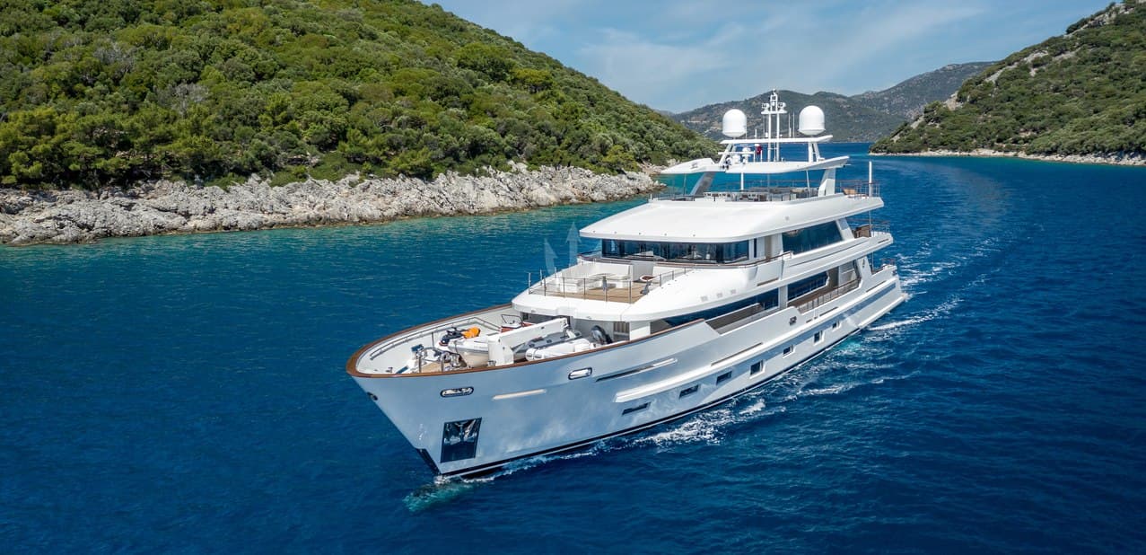 Motor yacht Sunrise 43m