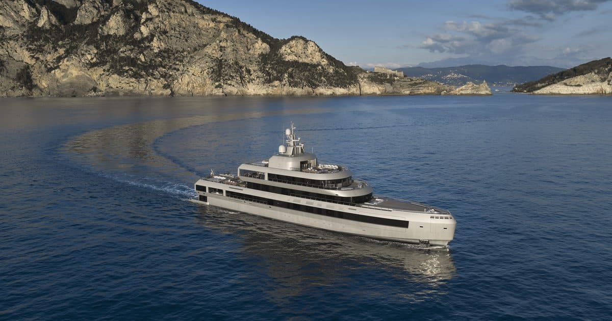 Motor yacht GECO (by G. Armani) 72m