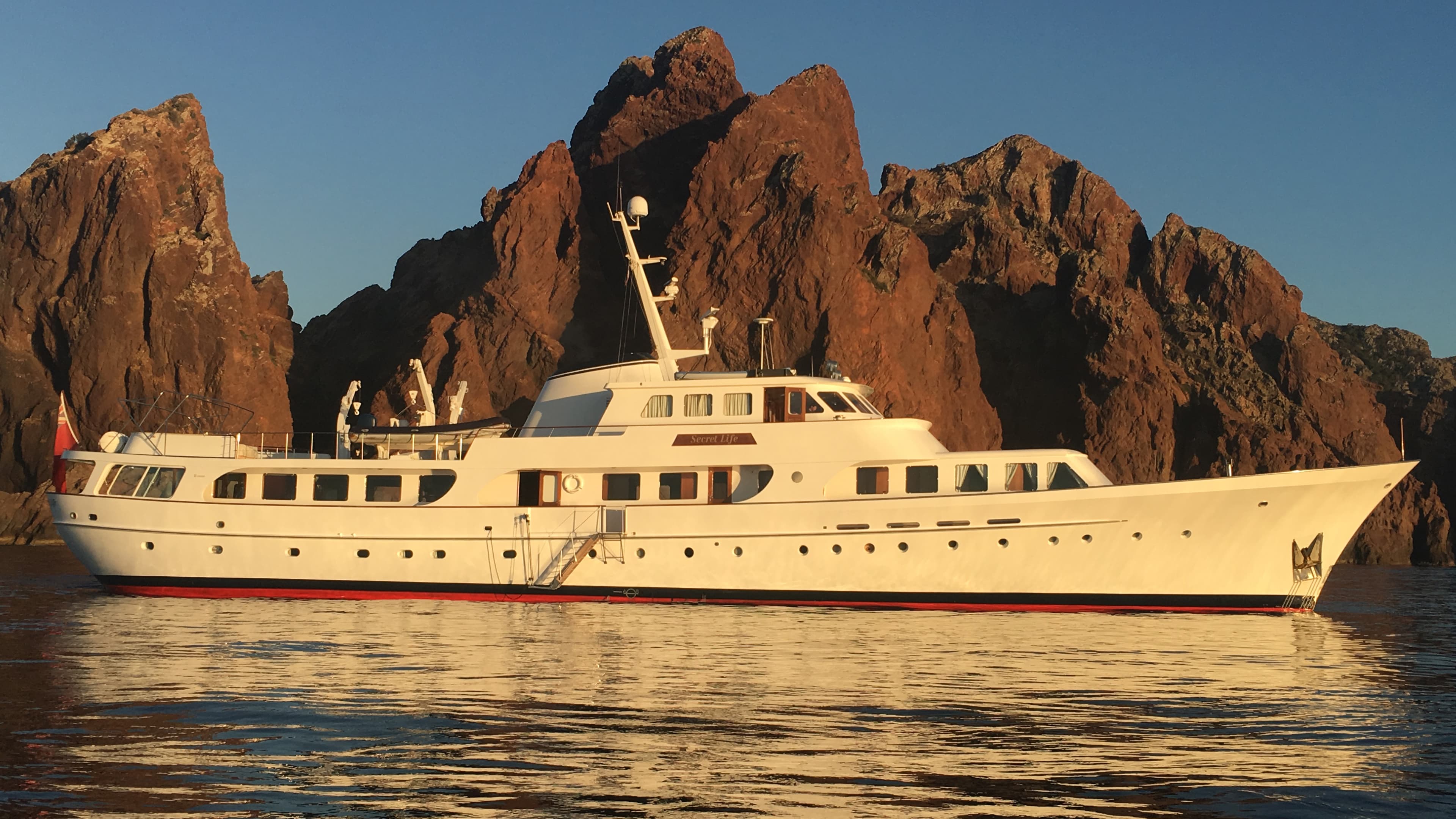 Motor yacht SECRET LIFE 45m