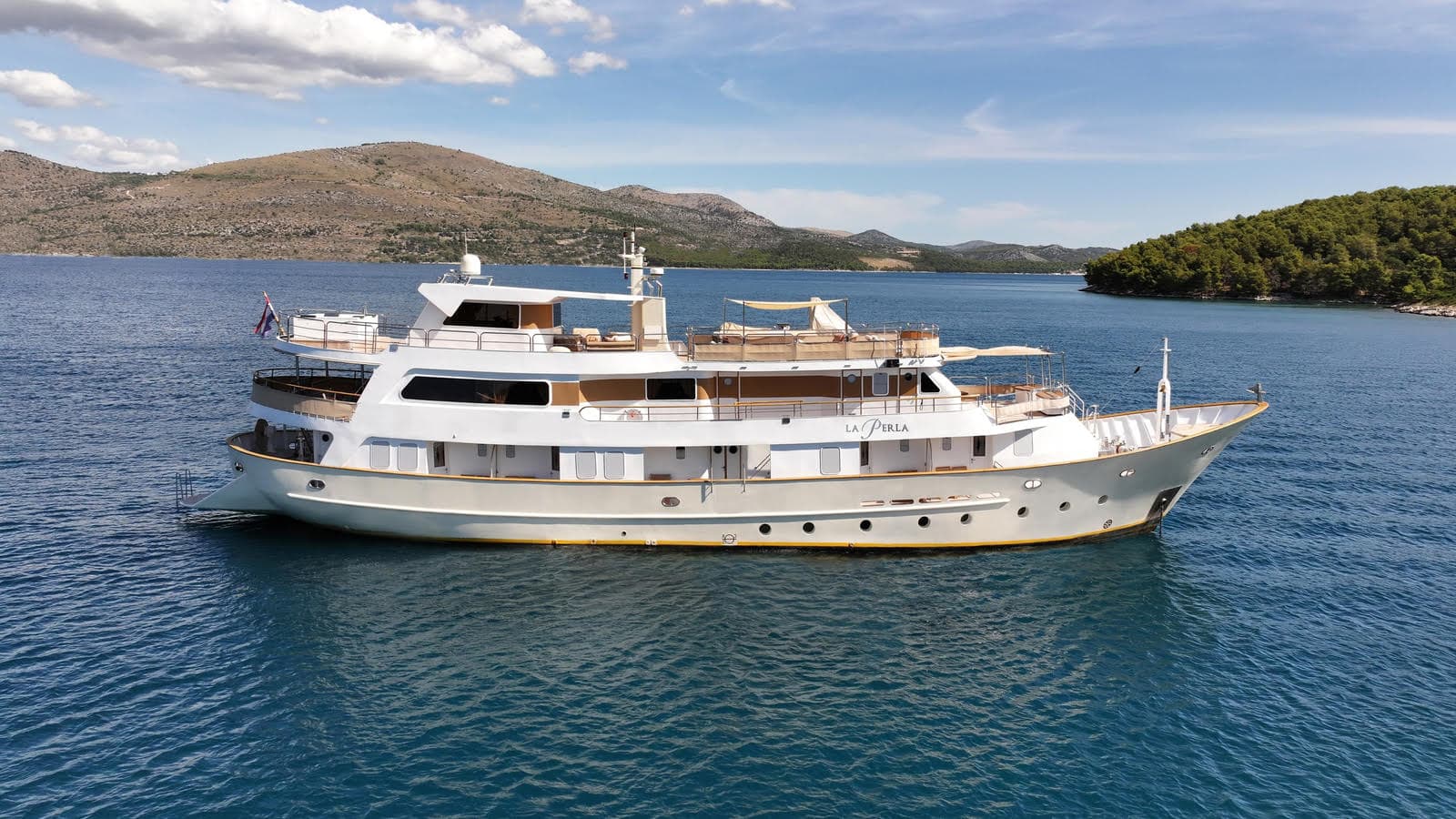 Motor yacht LA PERLA 39.7m