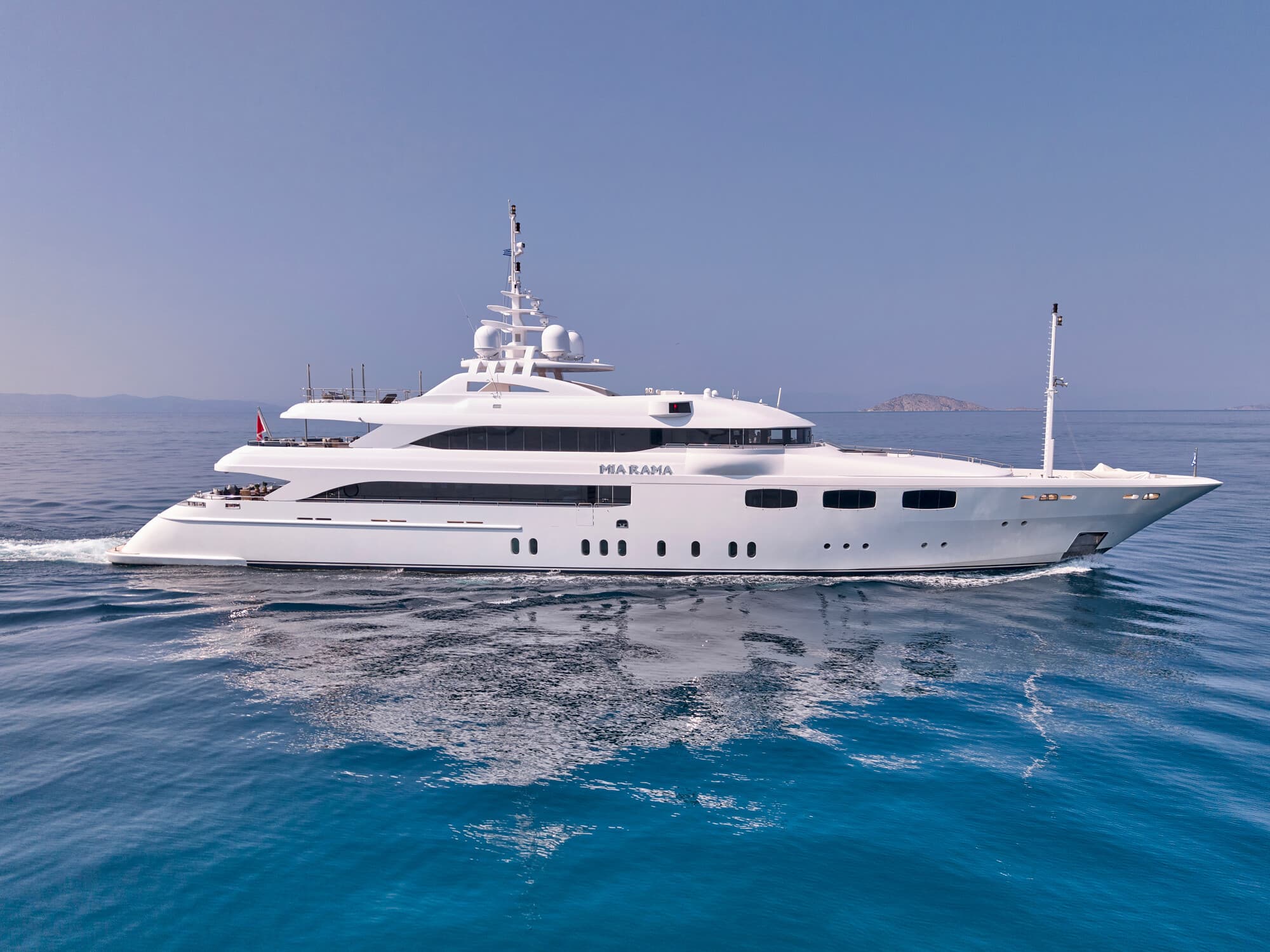 Motor yacht MIA RAMA 54m by GOLDEN YACHTS