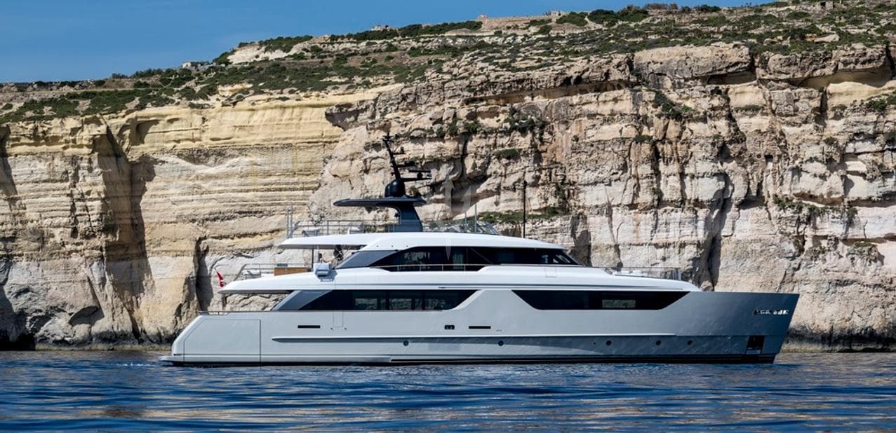 Motor Yacht UNIQUE S available for charter