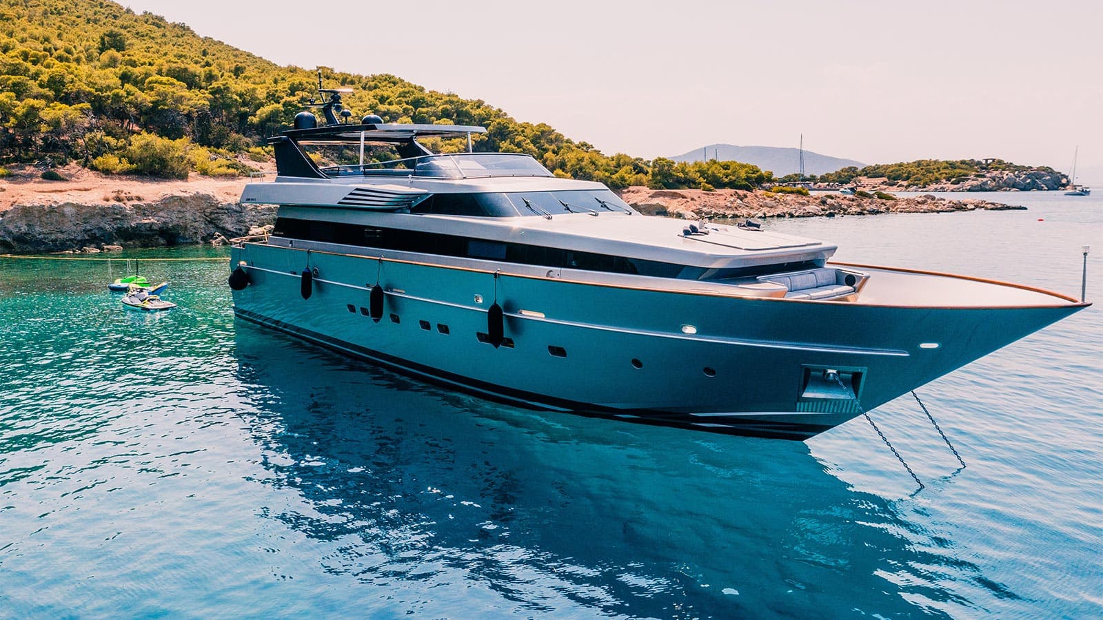 OVAL — yacht charter in Greece