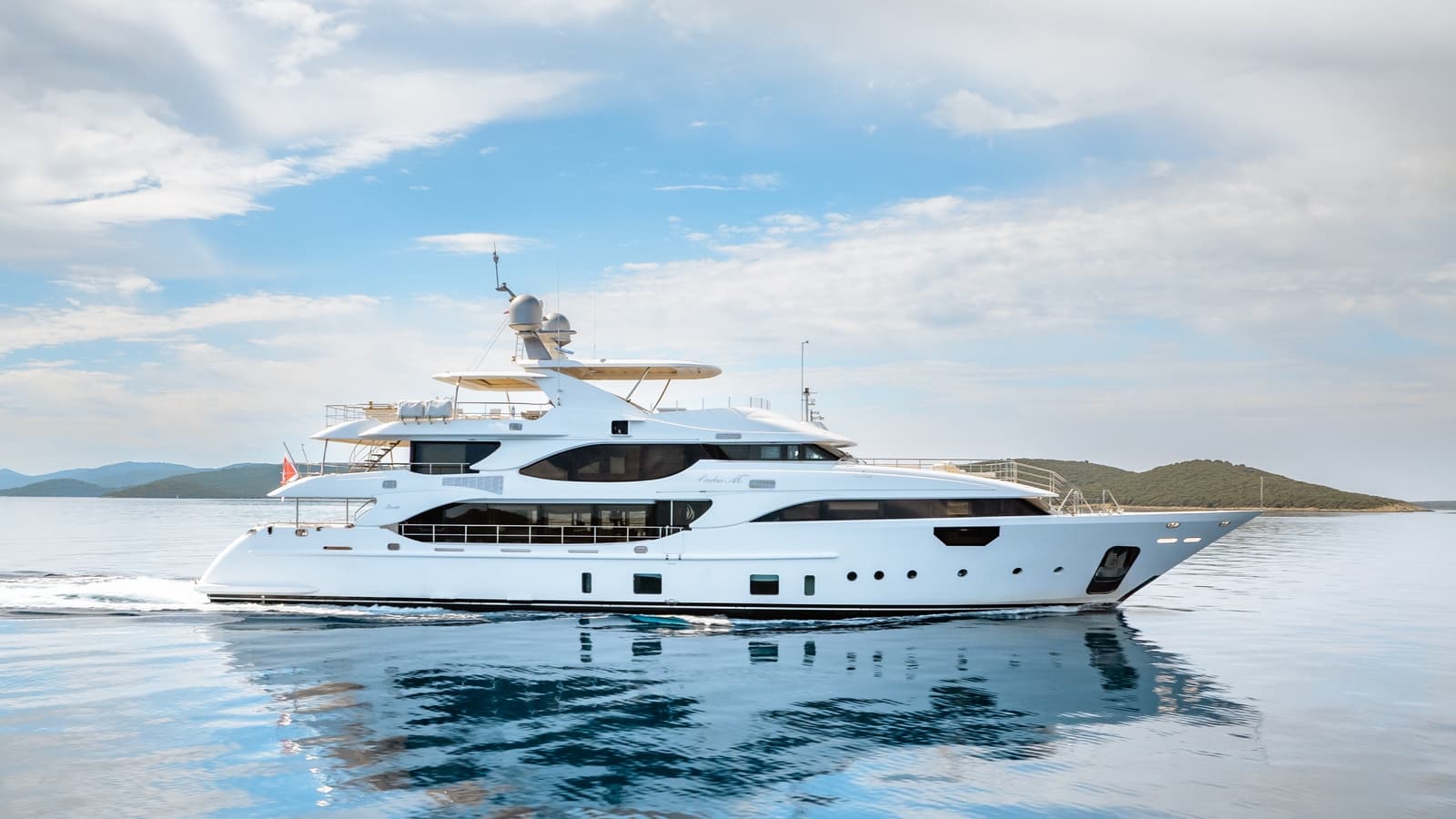 Motor Yacht Lady MRD available for charter