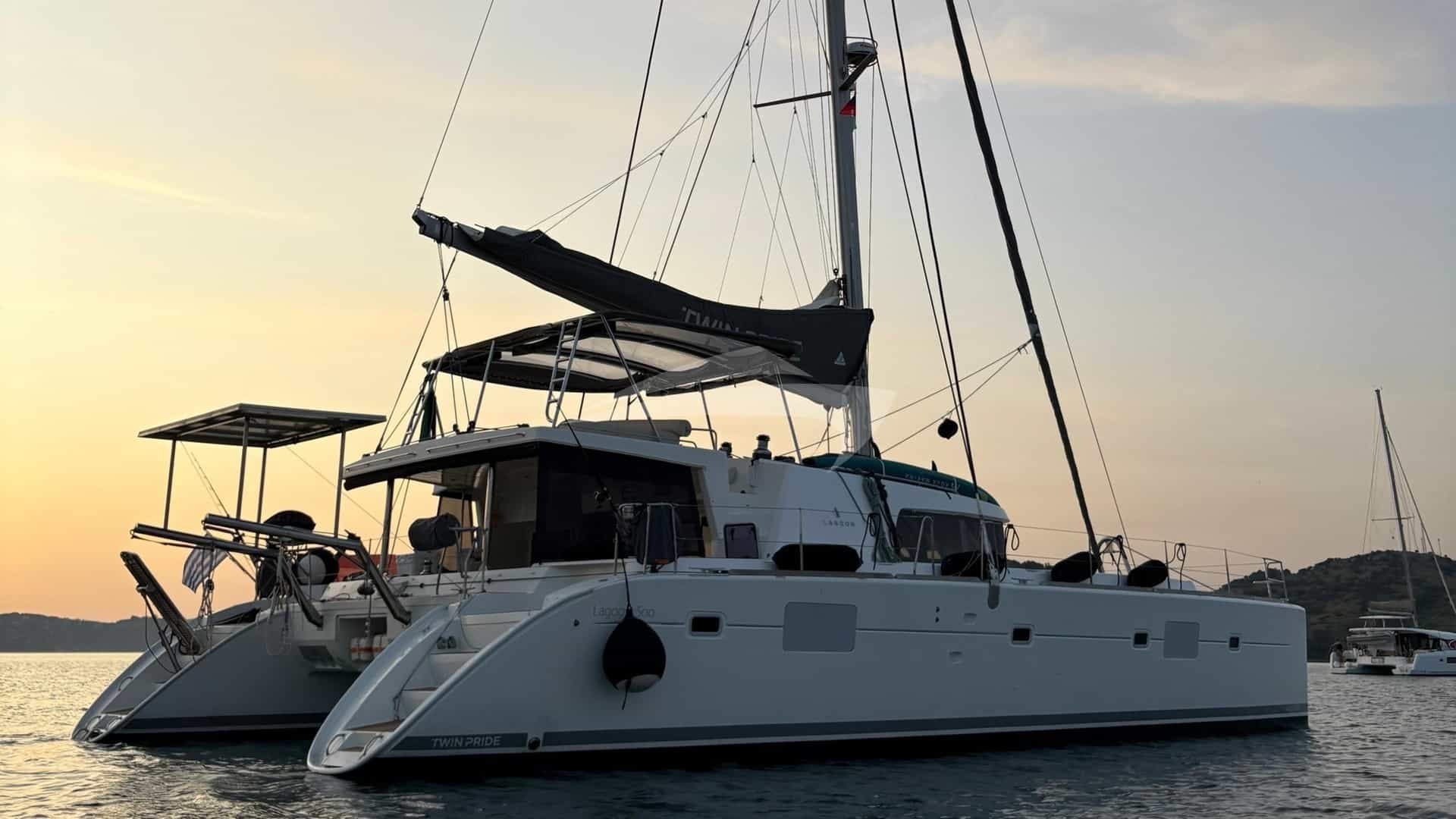 Sailing yacht TWIN PRIDE 16m by Lagoon