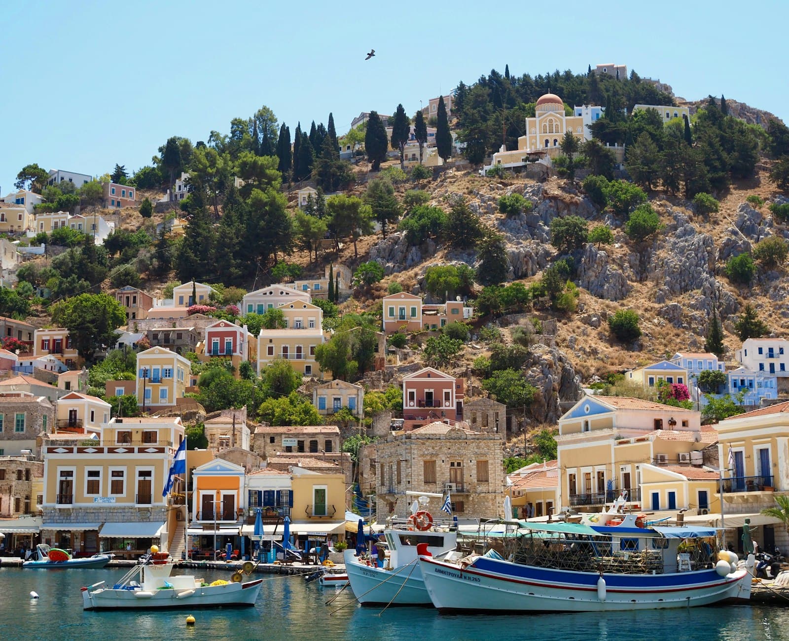 Why Charter a Yacht Instead of Booking a Hotel